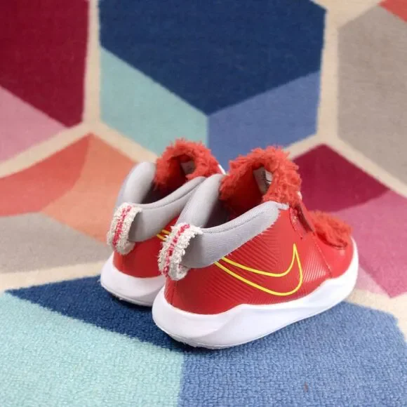 Nike Team Hustle D9 Lil Fast N Furry Chile Red Kids Shoes CT4066-600 Size 10C - Picture 4 of 6